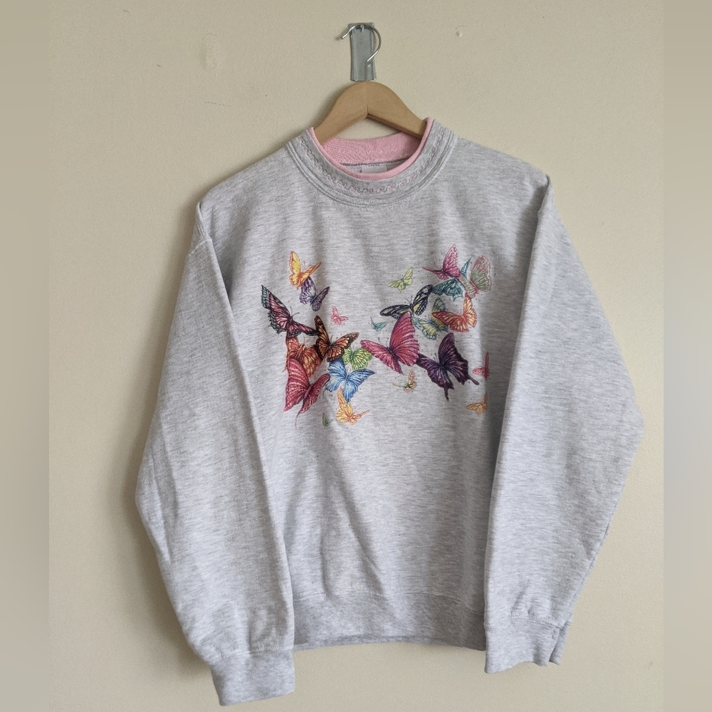 Vintage Light Heather Gray Butterfly Graphic Sweatshirt – Size L